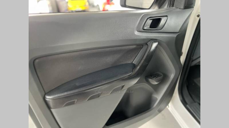 FORD - RANGER - 2014/2015 - Branca - R$ 119.900,00