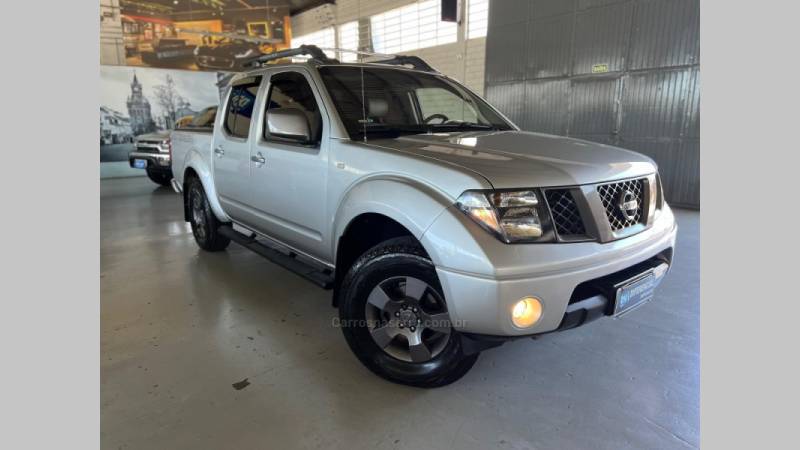NISSAN - FRONTIER - 2012/2013 - Prata - R$ 89.900,00