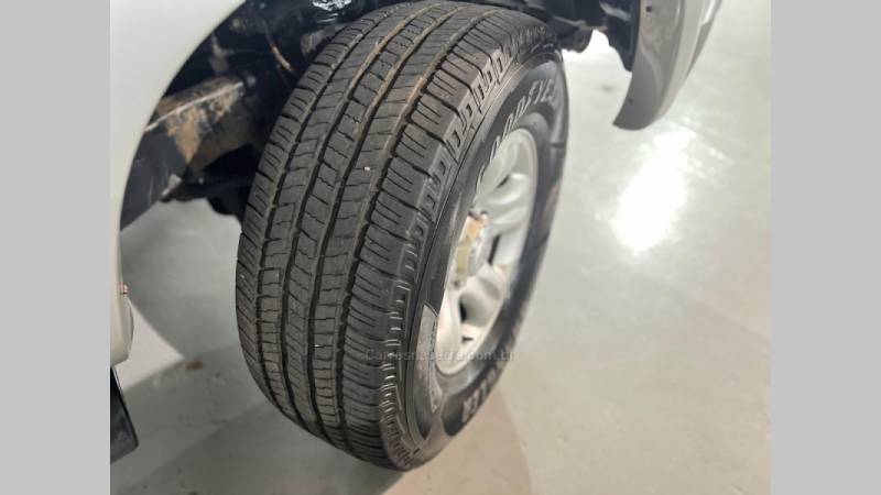 TOYOTA - HILUX SW4 - 2002/2002 - Prata - R$ 77.900,00