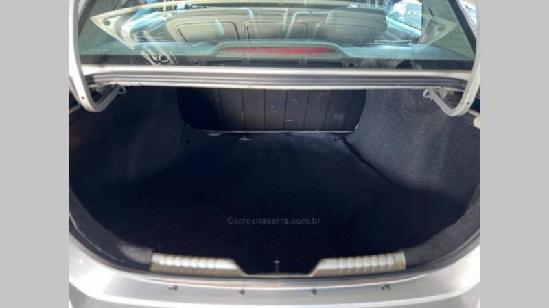 VOLKSWAGEN - VOYAGE - 2013/2014 - Prata - R$ 39.900,00