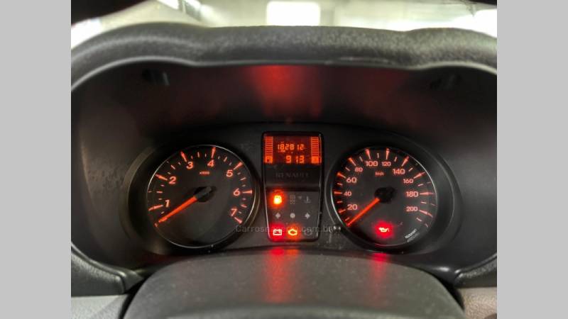 RENAULT - CLIO - 2011/2011 - Vermelha - R$ 23.900,00