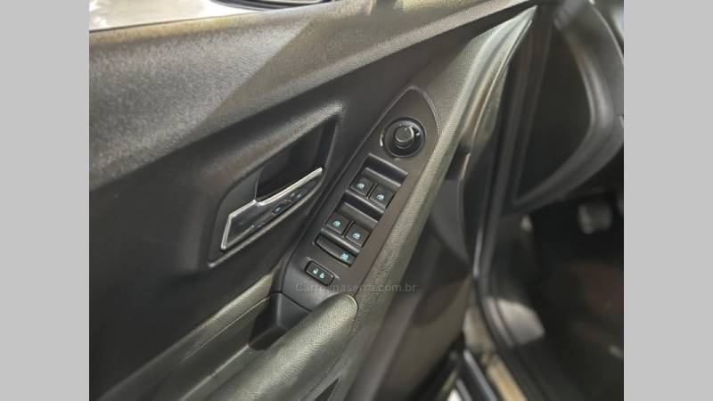 CHEVROLET - TRACKER - 2014/2015 - Cinza - R$ 70.900,00