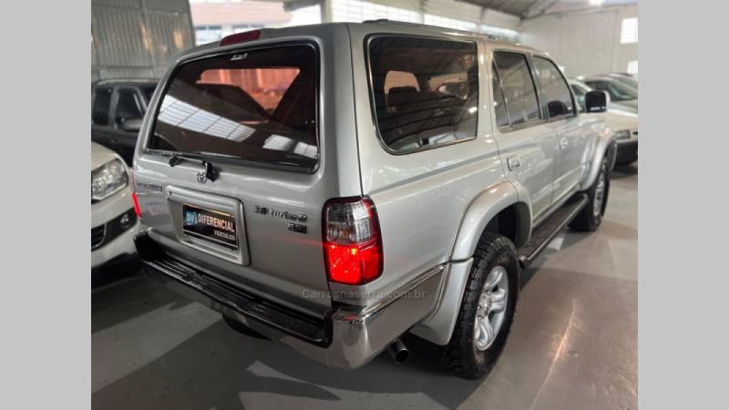 TOYOTA - HILUX SW4 - 2002/2002 - Prata - R$ 77.900,00