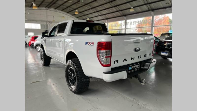 FORD - RANGER - 2014/2015 - Branca - R$ 119.900,00