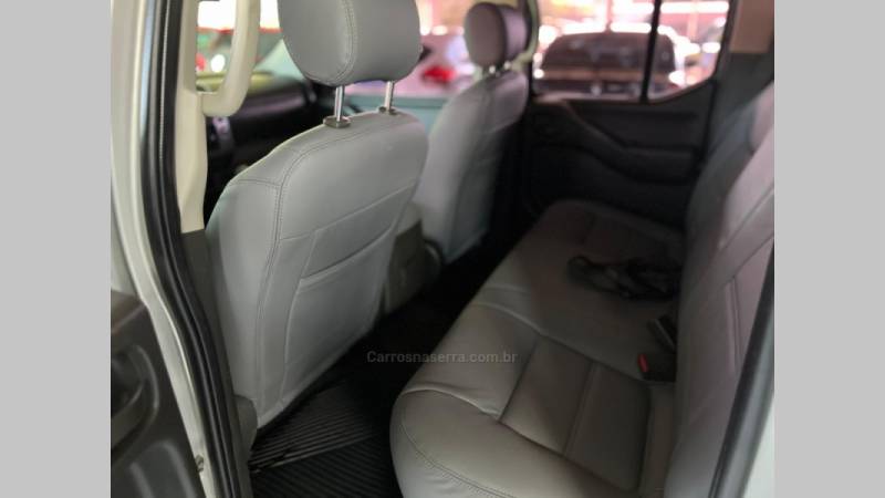 NISSAN - FRONTIER - 2012/2013 - Prata - R$ 89.900,00