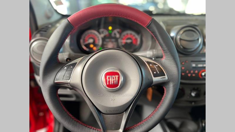 FIAT - PALIO - 2013/2014 - Vermelha - R$ 42.900,00