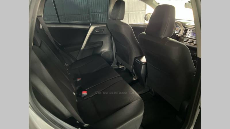 TOYOTA - RAV4 - 2014/2015 - Prata - R$ 94.900,00