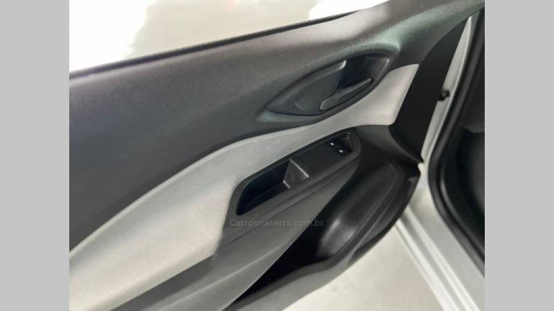 CHEVROLET - ONIX - 2016/2017 - Prata - R$ 55.900,00