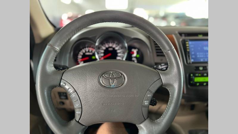 TOYOTA - HILUX SW4 - 2009/2010 - Bege - R$ 99.900,00