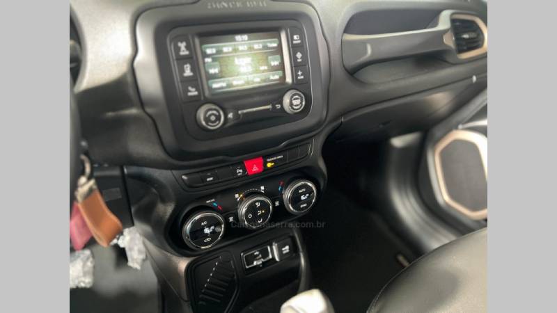 JEEP - RENEGADE - 2017/2018 - Branca - R$ 77.900,00