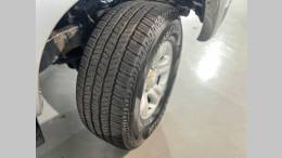 TOYOTA - HILUX SW4 - 2002/2002 - Prata - R$ 74.900,00