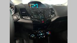 FORD - FIESTA - 2015/2016 - Branca - R$ 57.900,00