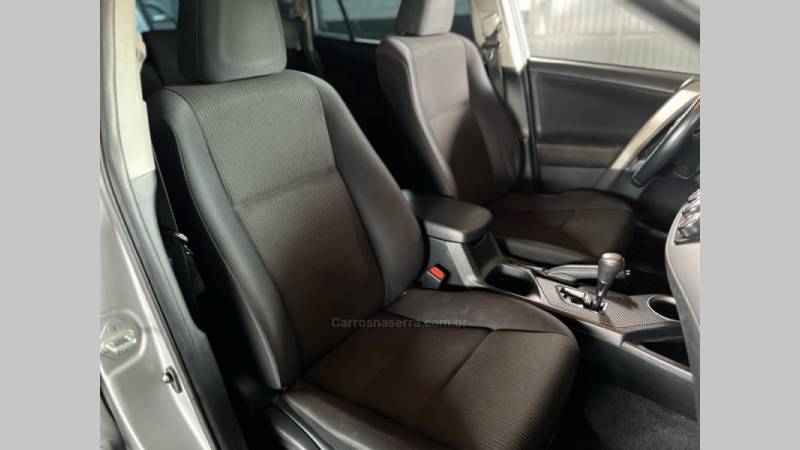 TOYOTA - RAV4 - 2014/2015 - Prata - R$ 94.900,00