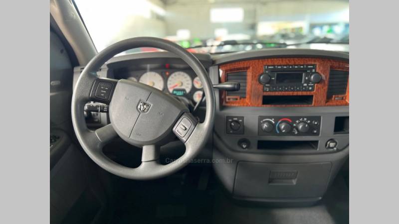 DODGE - RAM - 2005/2006 - Preta - R$ 129.900,00