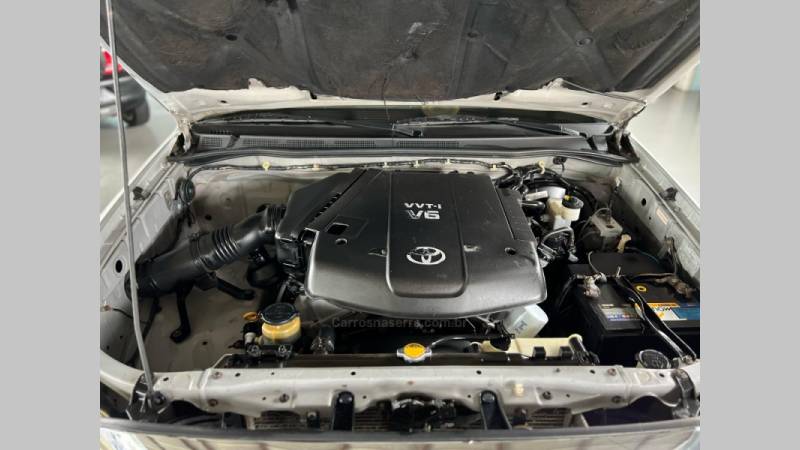 TOYOTA - HILUX SW4 - 2009/2010 - Bege - R$ 99.900,00