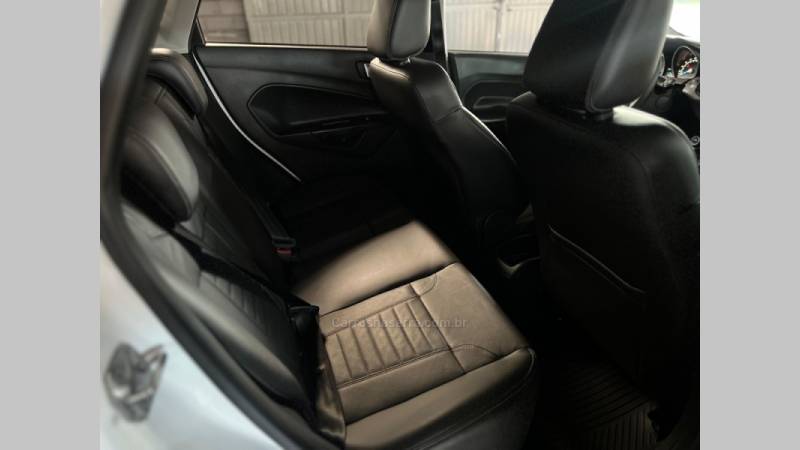 FORD - FIESTA - 2015/2016 - Branca - R$ 57.900,00