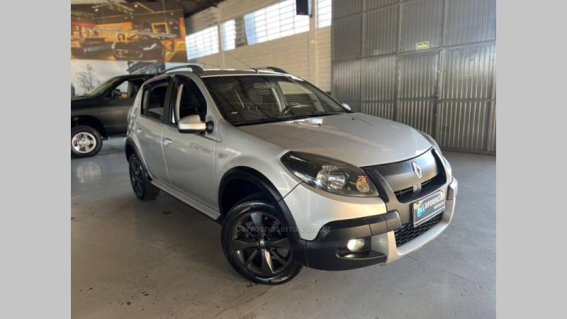 RENAULT - SANDERO - 2014/2014 - Prata - R$ 39.900,00