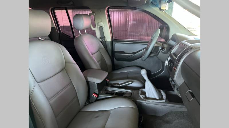 NISSAN - FRONTIER - 2012/2013 - Prata - R$ 89.900,00