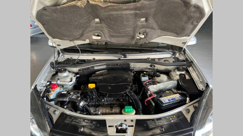 RENAULT - SANDERO - 2014/2014 - Prata - R$ 39.900,00