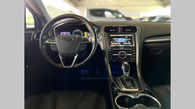 FORD - FUSION - 2015/2016 - Branca - R$ 93.900,00