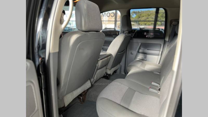 DODGE - RAM - 2005/2006 - Preta - R$ 129.900,00