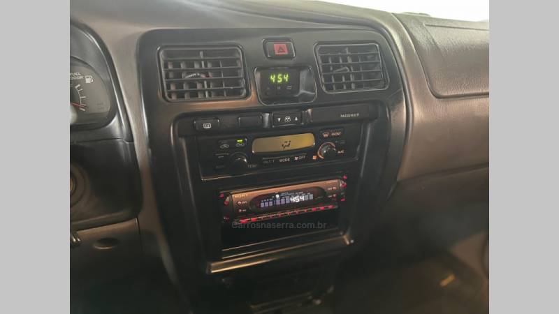 TOYOTA - HILUX SW4 - 2002/2002 - Prata - R$ 77.900,00
