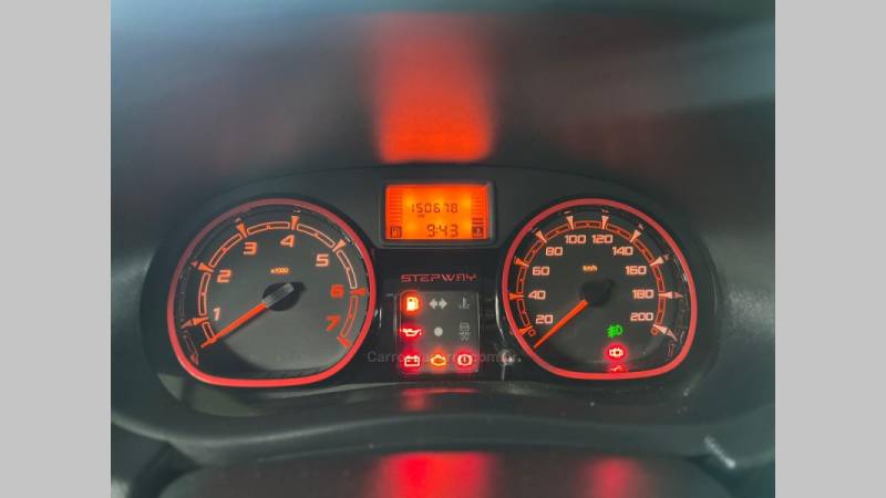 RENAULT - SANDERO - 2013/2013 - Prata - R$ 41.900,00