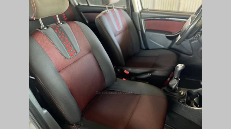RENAULT - SANDERO - 2014/2014 - Prata - R$ 39.900,00