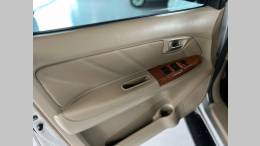 TOYOTA - HILUX SW4 - 2009/2010 - Bege - R$ 99.900,00