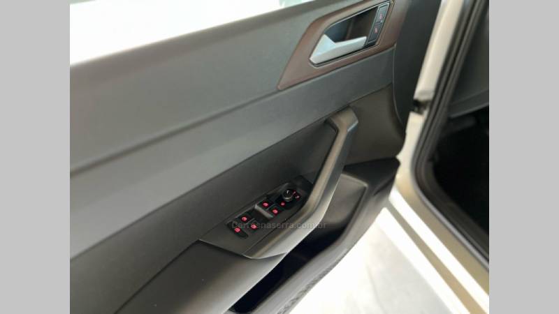 VOLKSWAGEN - VIRTUS - 2023/2023 - Prata - R$ 119.900,00