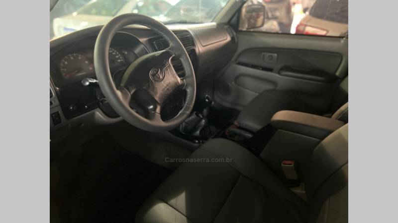 TOYOTA - HILUX SW4 - 2002/2002 - Prata - R$ 77.900,00