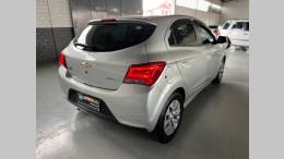 CHEVROLET - ONIX - 2016/2017 - Prata - R$ 55.900,00