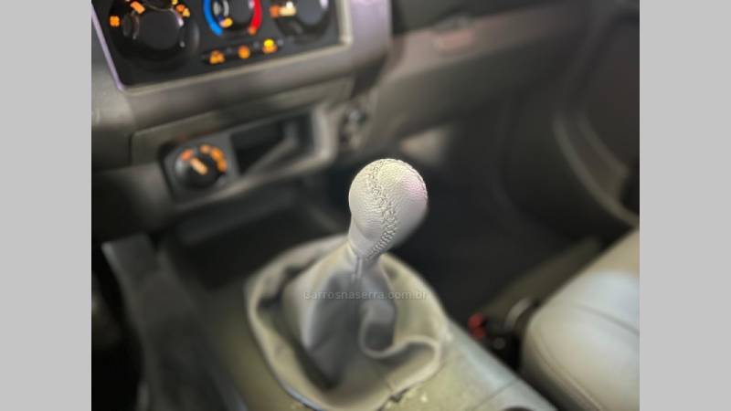 NISSAN - FRONTIER - 2012/2013 - Prata - R$ 89.900,00