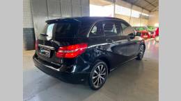 MERCEDES-BENZ - B 200 - 2012/2013 - Preta - R$ 68.900,00