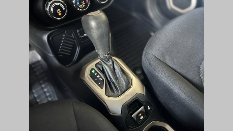 JEEP - RENEGADE - 2015/2016 - Preta - R$ 69.900,00
