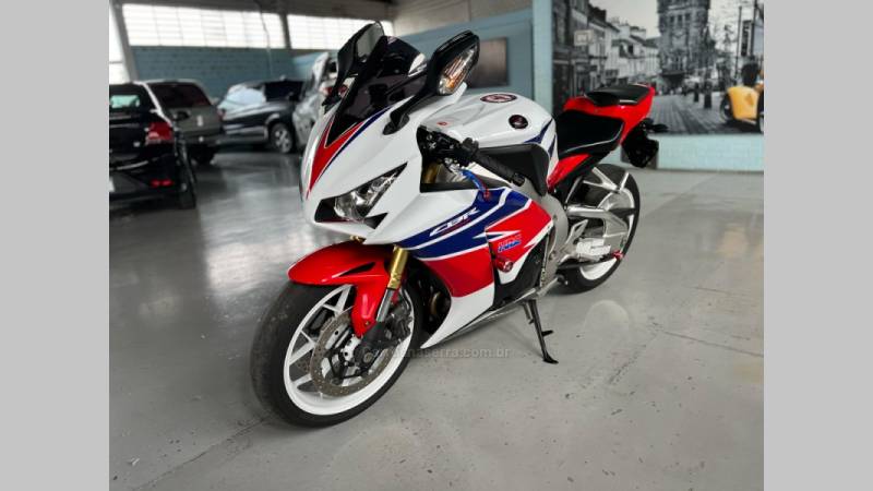 HONDA - CBR 1000RR - 2013/2013 - Branca - R$ 59.900,00