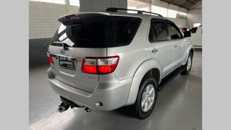 TOYOTA - HILUX SW4 - 2009/2010 - Bege - R$ 99.900,00