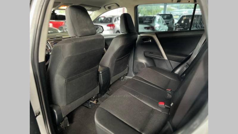 TOYOTA - RAV4 - 2014/2015 - Prata - R$ 89.900,00