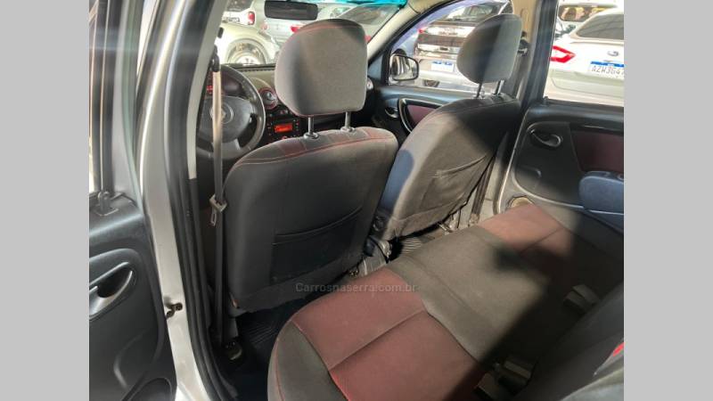 RENAULT - SANDERO - 2014/2014 - Prata - R$ 39.900,00
