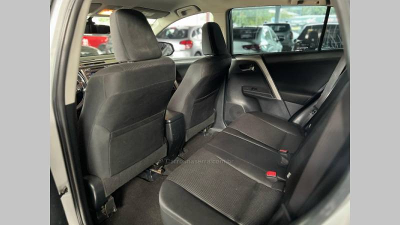 TOYOTA - RAV4 - 2014/2015 - Prata - R$ 94.900,00