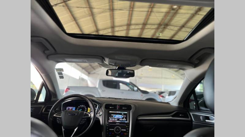 FORD - FUSION - 2015/2016 - Branca - R$ 93.900,00