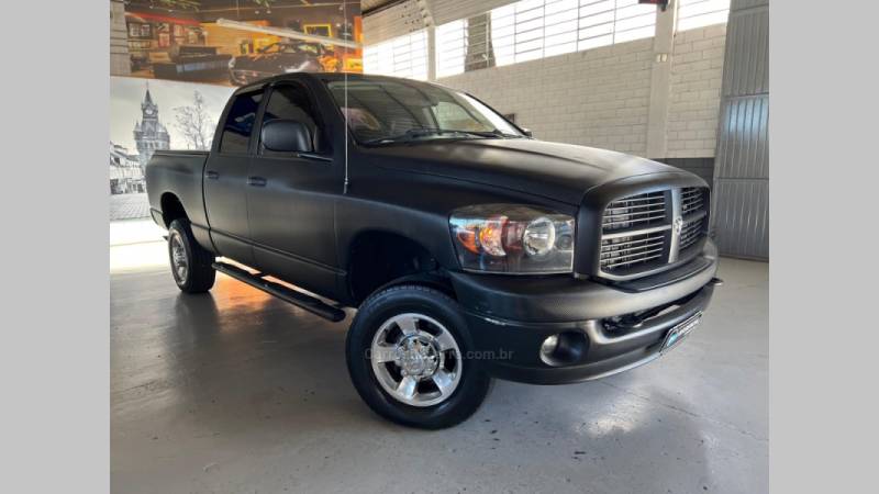 DODGE - RAM - 2005/2006 - Preta - R$ 129.900,00