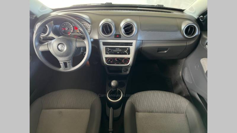 VOLKSWAGEN - VOYAGE - 2013/2014 - Prata - R$ 39.900,00