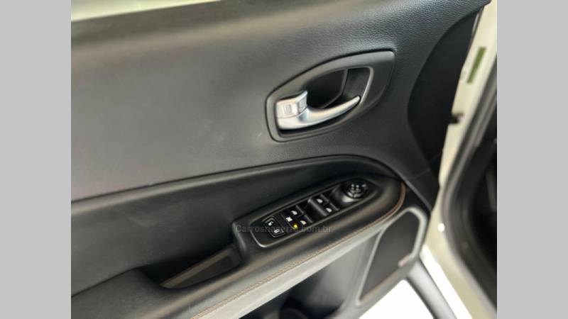 JEEP - COMPASS - 2017/2018 - Branca - R$ 96.900,00
