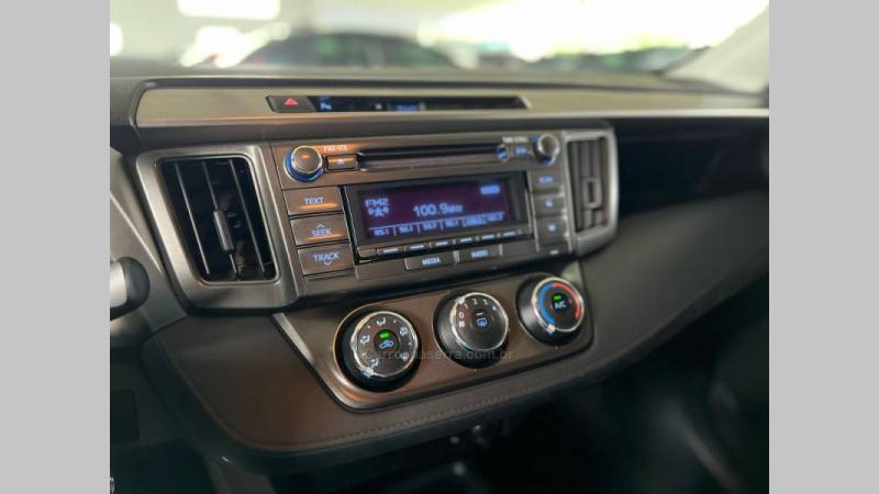 TOYOTA - RAV4 - 2014/2015 - Prata - R$ 94.900,00