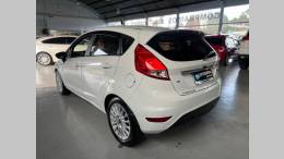 FORD - FIESTA - 2015/2016 - Branca - R$ 57.900,00