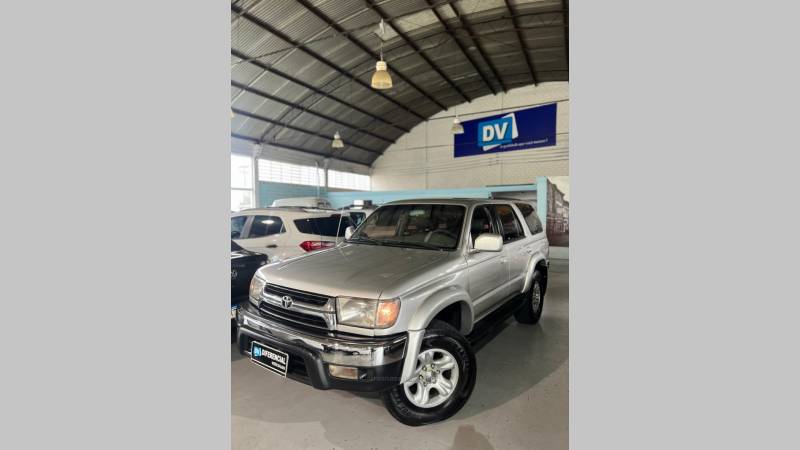 TOYOTA - HILUX SW4 - 2002/2002 - Prata - R$ 77.900,00