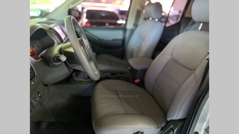 NISSAN - FRONTIER - 2012/2013 - Prata - R$ 89.900,00