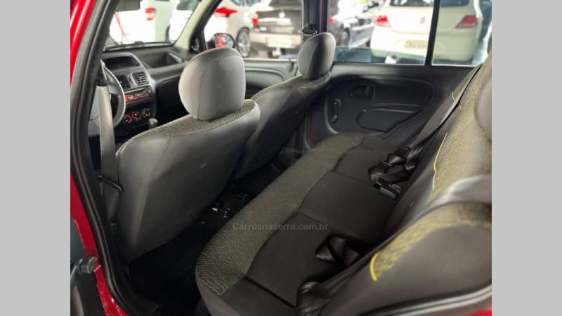 RENAULT - CLIO - 2013/2014 - Vermelha - R$ 29.900,00