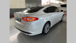 FORD - FUSION - 2015/2016 - Branca - R$ 93.900,00